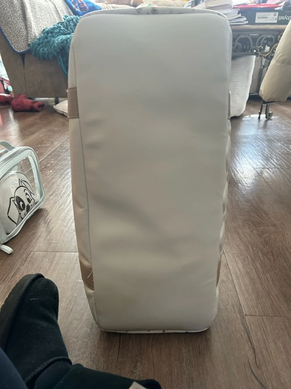 Disney NWT Winnie the Pooh Cream Weekender Bag - Picture 5 of 9